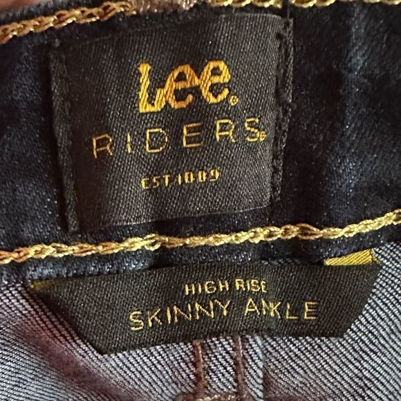 Lee Riders High Rise Skinny Ankle. Button Fly. Women’s size 16M. Like New - Picture 5 of 9